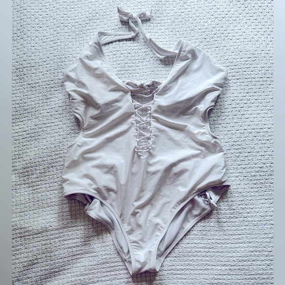 White Ashley Graham size 24 NWOT - Picture 2 of 5